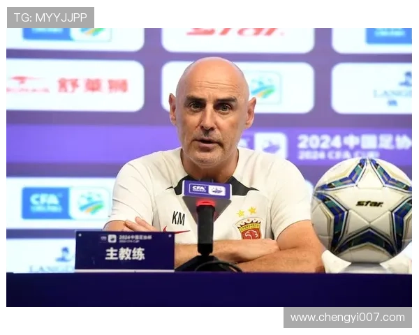 米卢亲访海港冬训 与穆斯卡特亲切交流